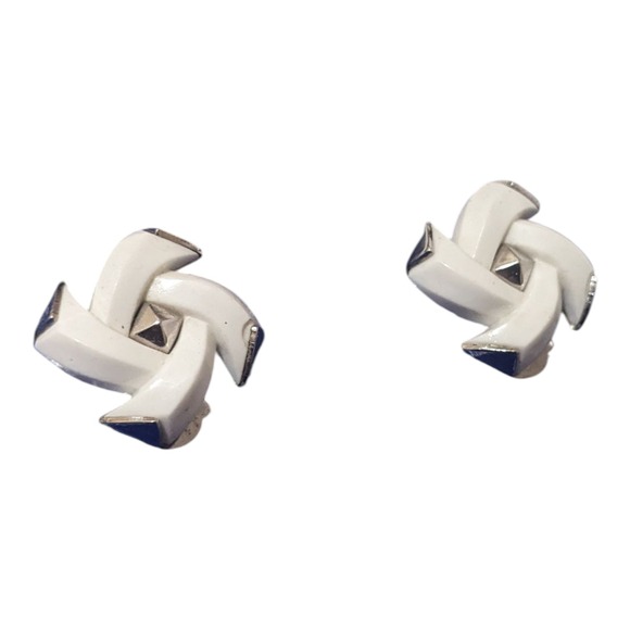 Vintage Crown Trifari White Swirl Clip On Earrings Statement Jewelry - Picture 1 of 5